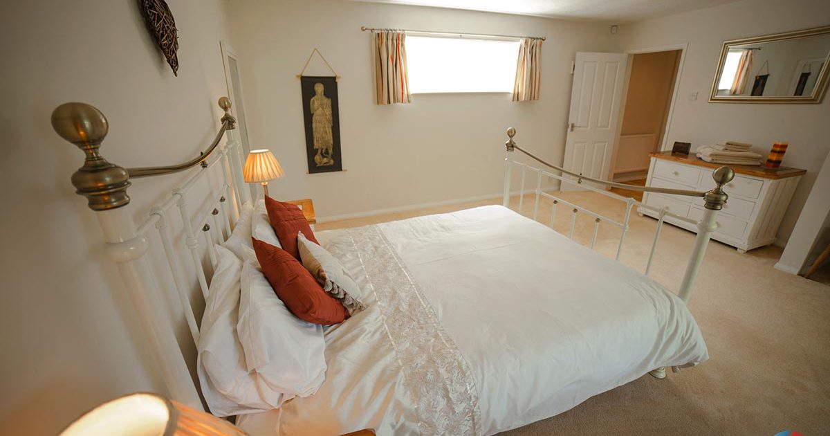 The Cottage Needingworth - master bedroom